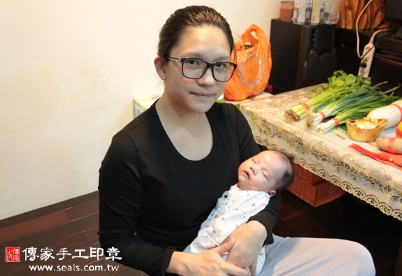 楊寶寶(新北汐止區到府嬰兒寶寶滿月剃頭理髮、免費到府嬰兒剃胎毛儀式吉祥話)。到府剃頭剃胎毛主持、專業拍照、DVD光碟、證書。★購買「臍帶章、肚臍章、胎毛筆刷印章」贈送：剃頭、收涎、抓周，三選一。2015.11.20 照片2